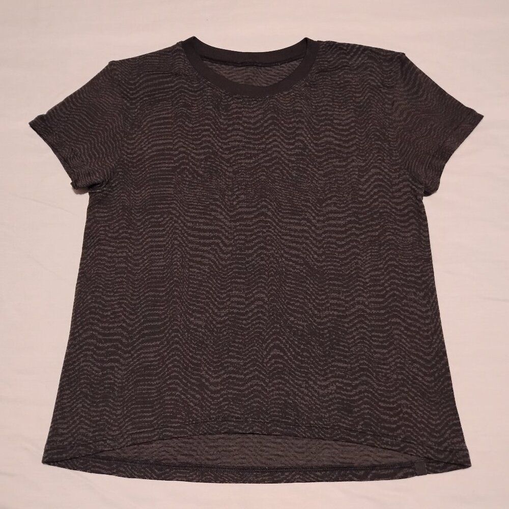 Lululemon Train To Be Seamless Short Sleeve T-Shirt Size 2 Ripple Black